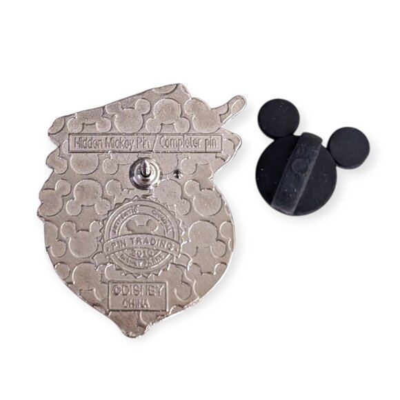 DuckTales Disney Pin: Daisy Duck Christmas Ornament - Picture 3 of 4